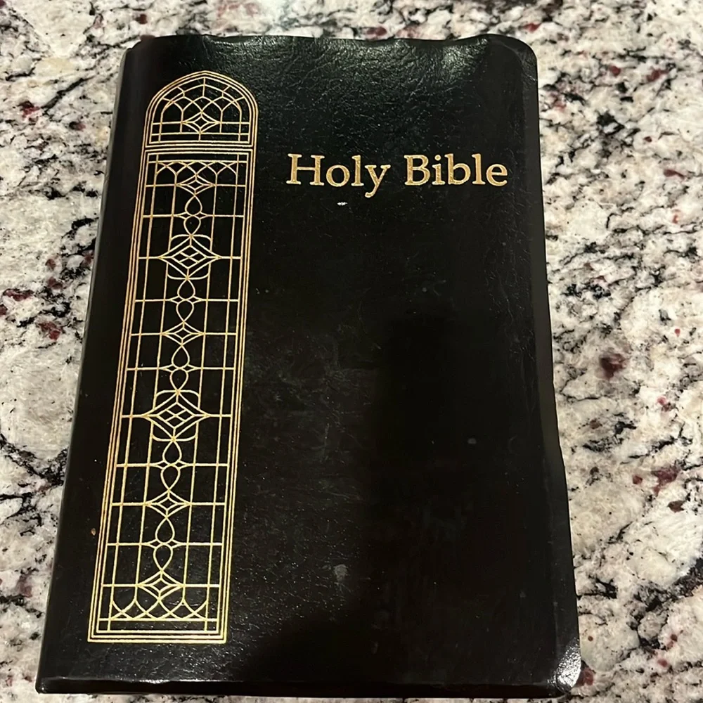Holy Bible giant print King James Version 9.25”x6.5” copyright 1990 - Picture 1 of 14